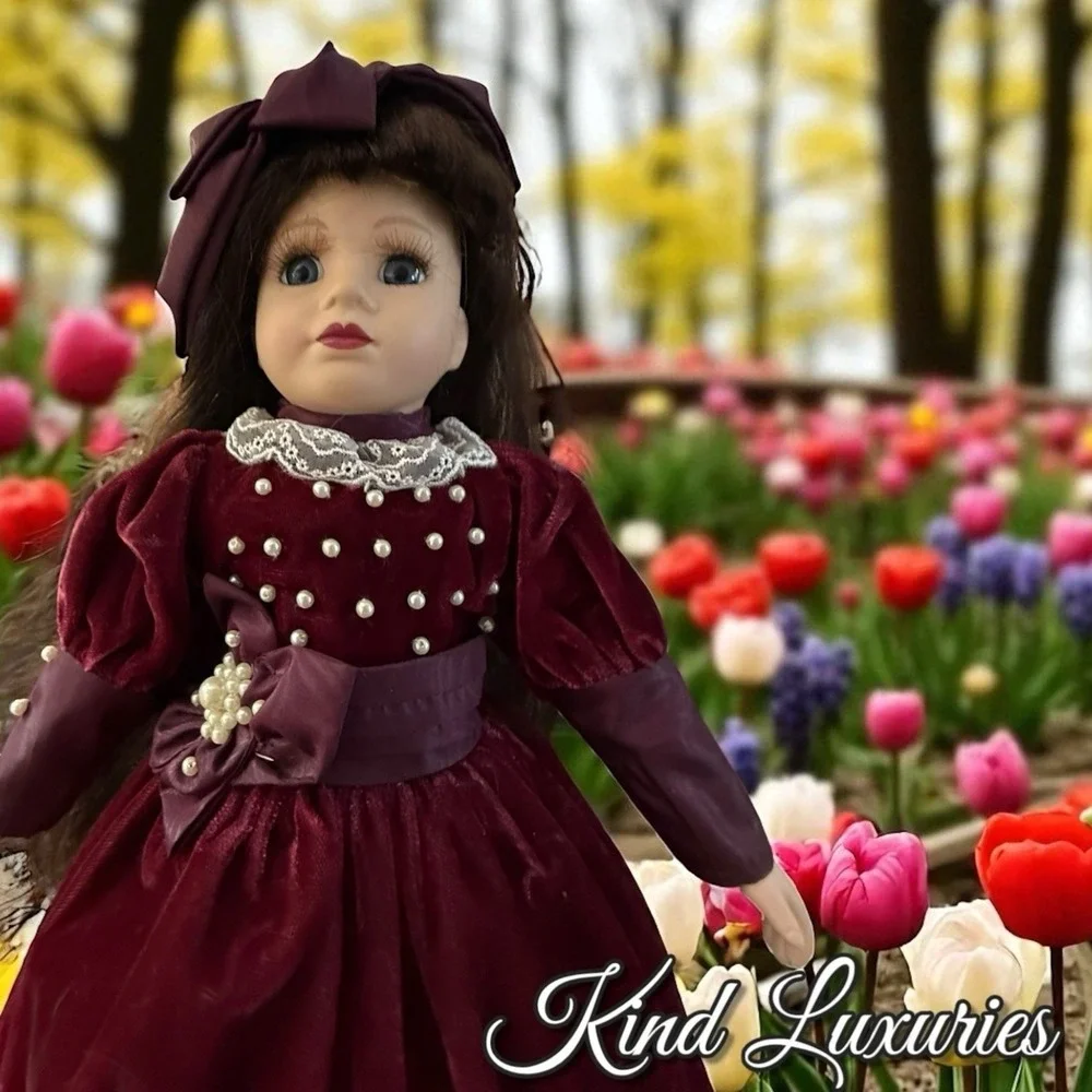 Victoria Collection Melissa Jane‎ 1996 Brunette Porcelain Doll